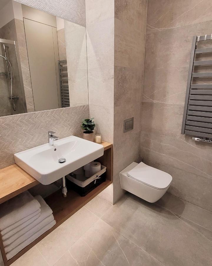 Pine Point Apartament With Terrace, Shared Pool, Tennis Court بوبيروفو المظهر الخارجي الصورة